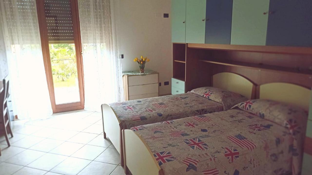 Il Tulipano Appartement San Bartolomeo Al Mare Buitenkant foto