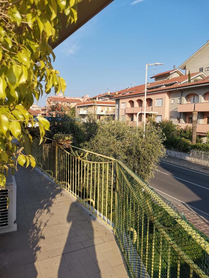 Il Tulipano Appartement San Bartolomeo Al Mare Buitenkant foto