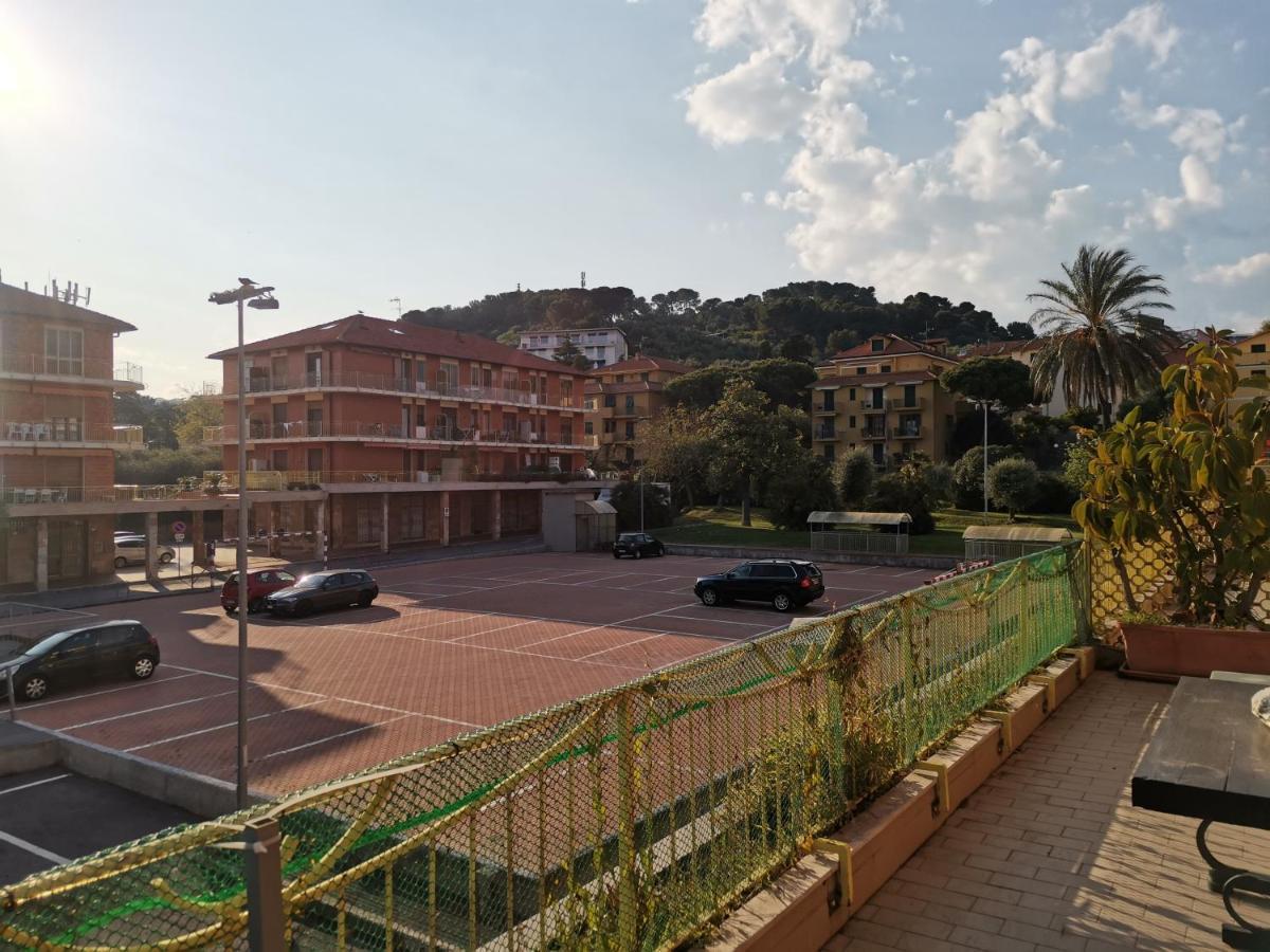 Il Tulipano Appartement San Bartolomeo Al Mare Buitenkant foto